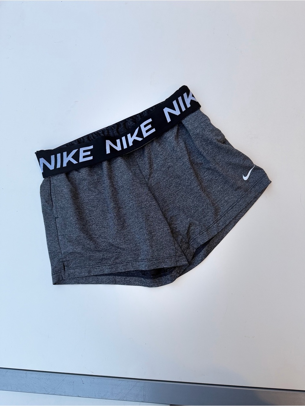 Nike Charcoal Gray Stretch Athletic Shorts Branded Waistband Pockets XS - Picture 1 of 10